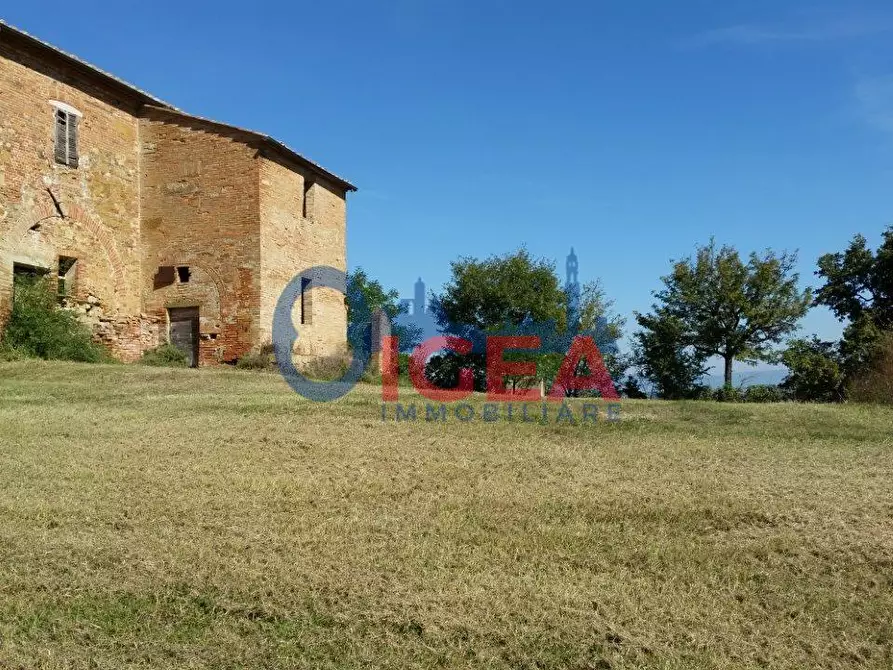 Immagine 34 di Casa colonica in vendita  a Torrita Di Siena