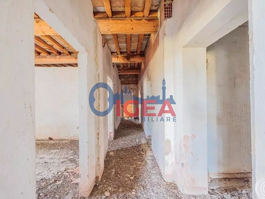 Immagine 40 di Casa colonica in vendita  a Torrita Di Siena