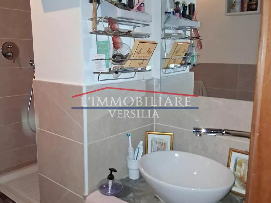 Immagine 19 di Appartamento in vendita  a Carrara