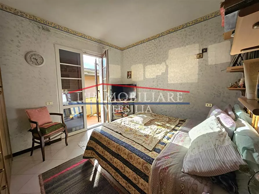 Immagine 12 di Casa trifamiliare in vendita  a Massa