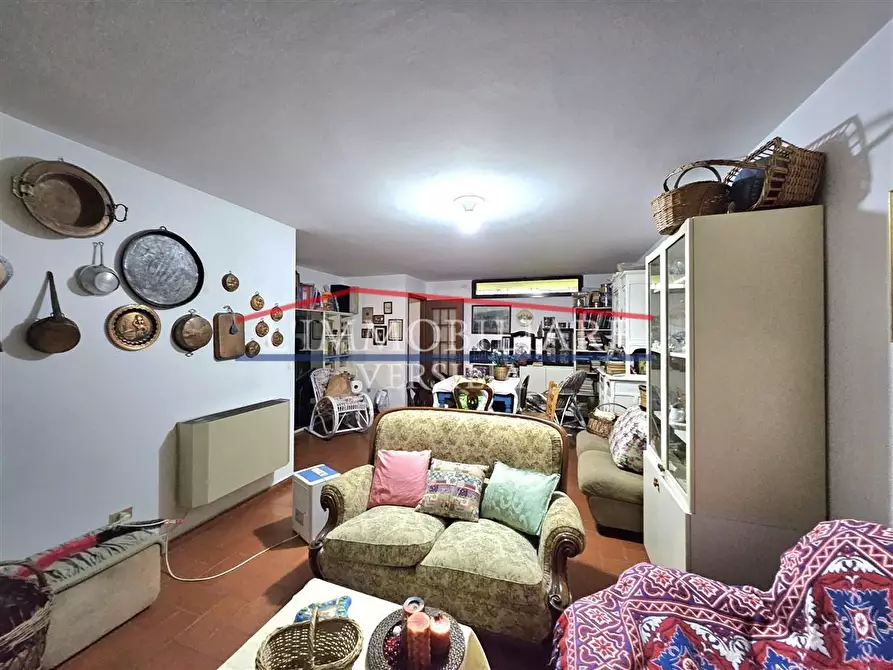 Immagine 21 di Casa trifamiliare in vendita  a Massa