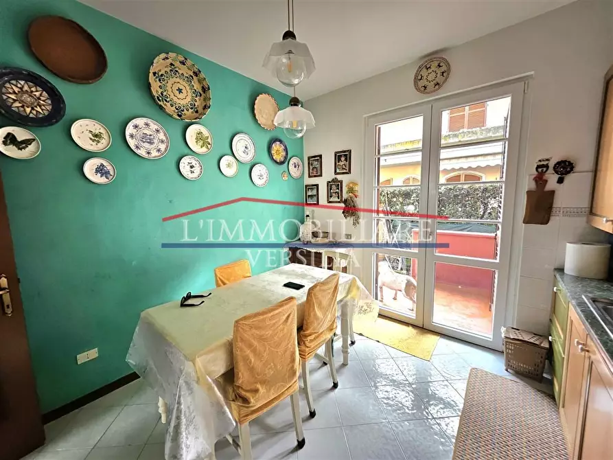 Immagine 7 di Casa trifamiliare in vendita  a Massa