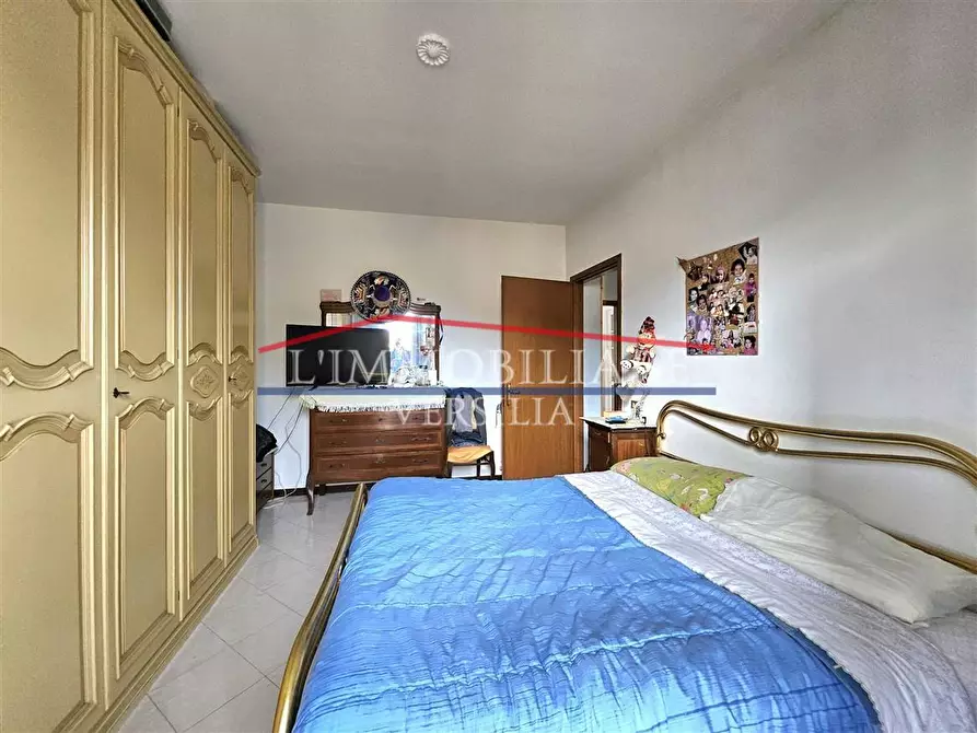 Immagine 17 di Casa trifamiliare in vendita  a Massa