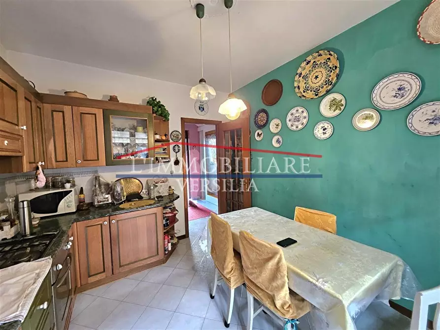 Immagine 8 di Casa trifamiliare in vendita  a Massa