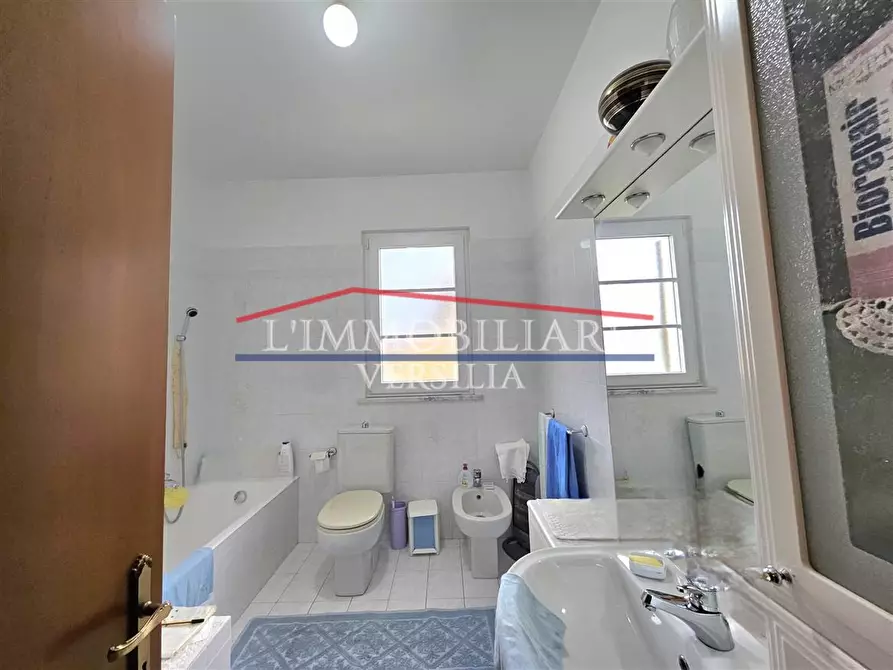 Immagine 14 di Casa trifamiliare in vendita  a Massa