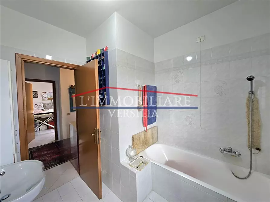 Immagine 15 di Casa trifamiliare in vendita  a Massa