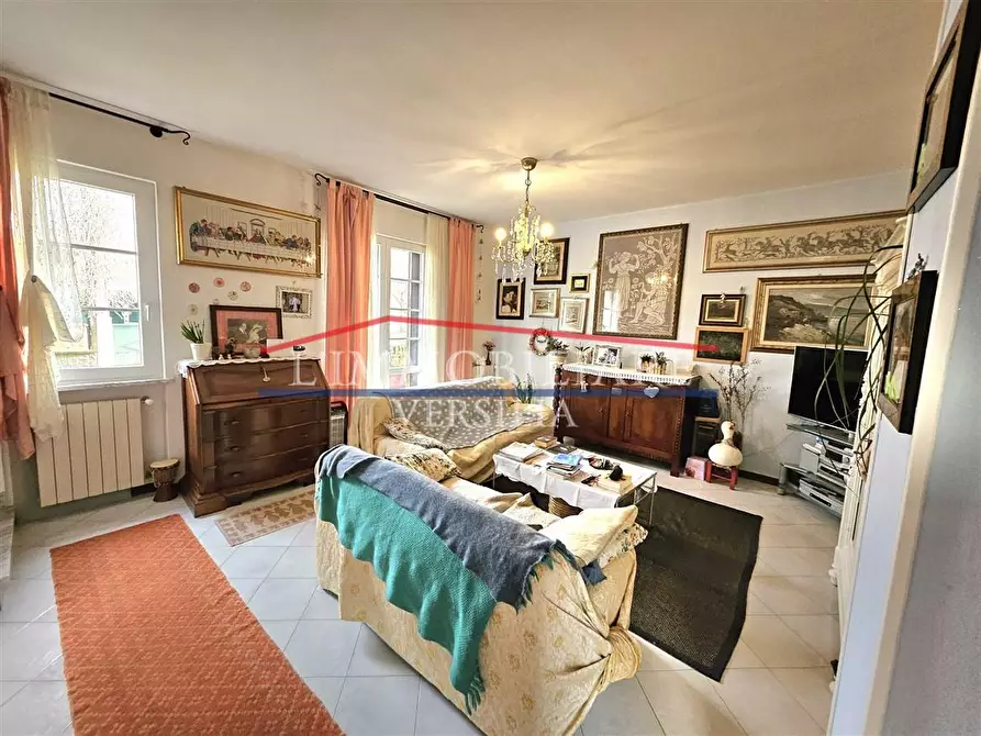 Immagine 2 di Casa trifamiliare in vendita  a Massa