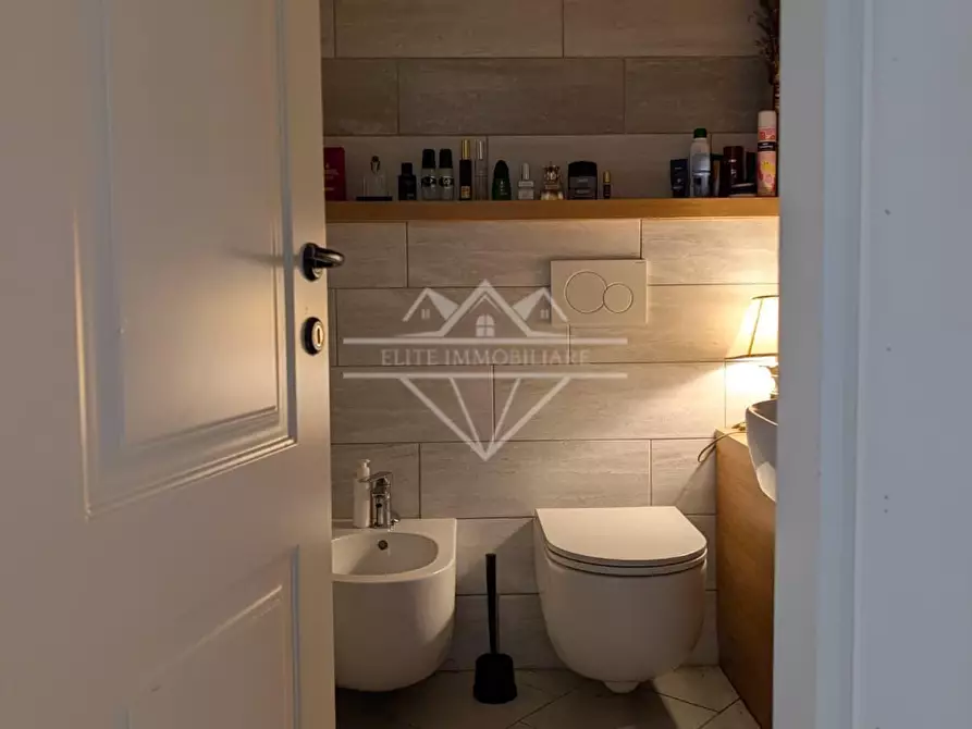 Immagine 11 di Appartamento in affitto  a Carrara