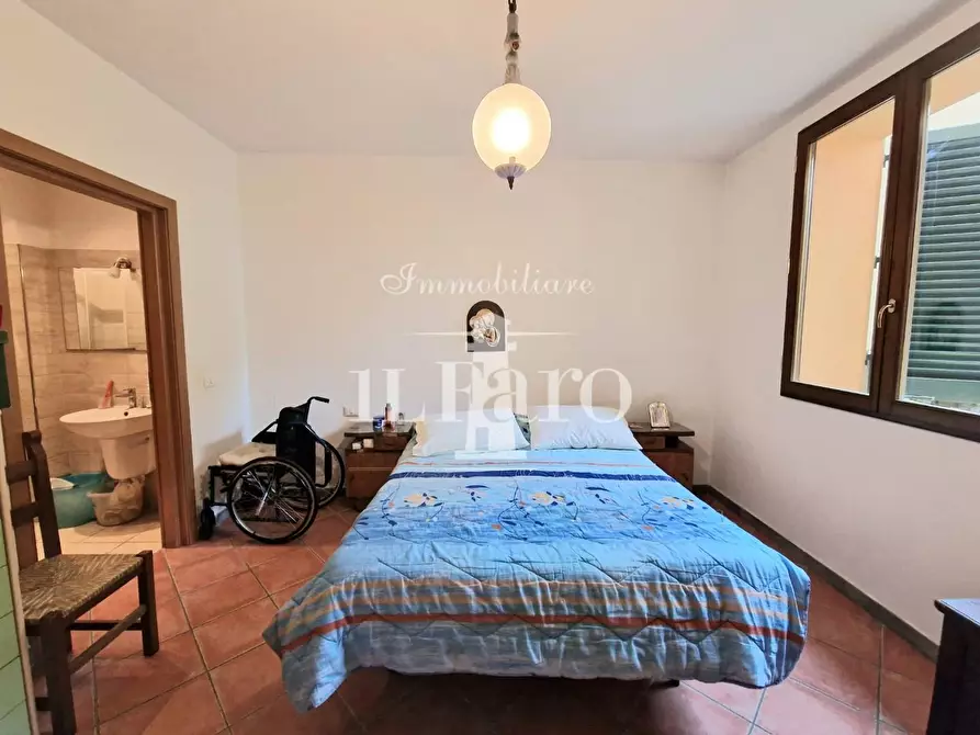 Immagine 11 di Appartamento in vendita  a Campi Bisenzio