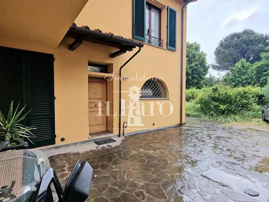 Immagine 1 di Appartamento in vendita  a Campi Bisenzio