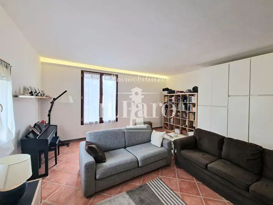 Immagine 15 di Appartamento in vendita  a Campi Bisenzio