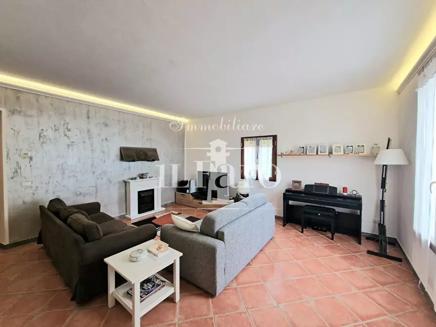 Immagine 16 di Appartamento in vendita  a Campi Bisenzio