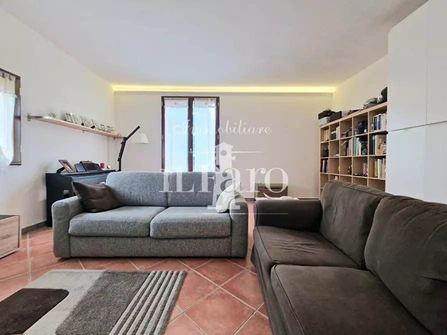 Immagine 21 di Appartamento in vendita  a Campi Bisenzio