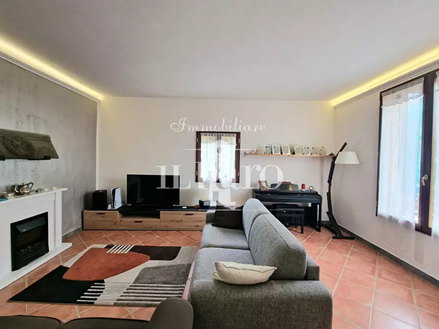 Immagine 20 di Appartamento in vendita  a Campi Bisenzio