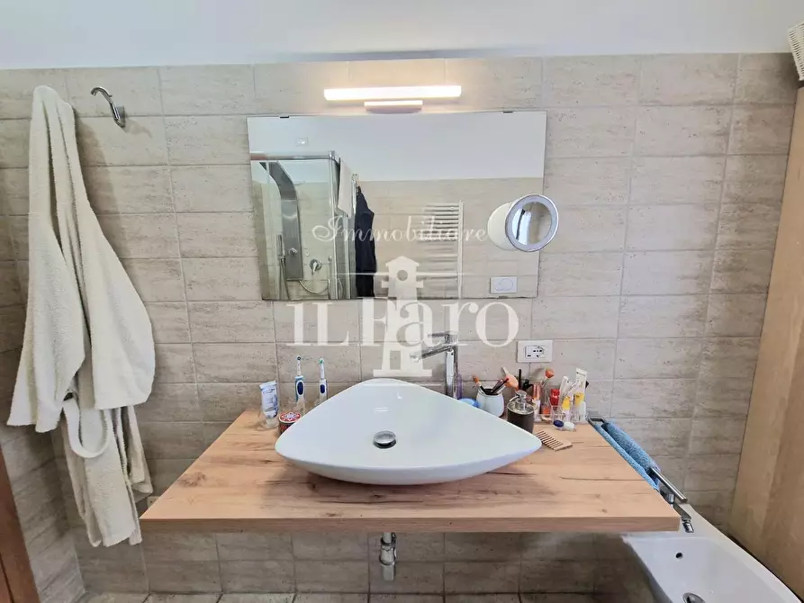 Immagine 33 di Appartamento in vendita  a Campi Bisenzio