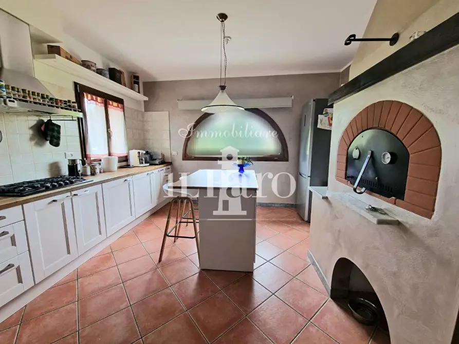 Immagine 5 di Appartamento in vendita  a Campi Bisenzio