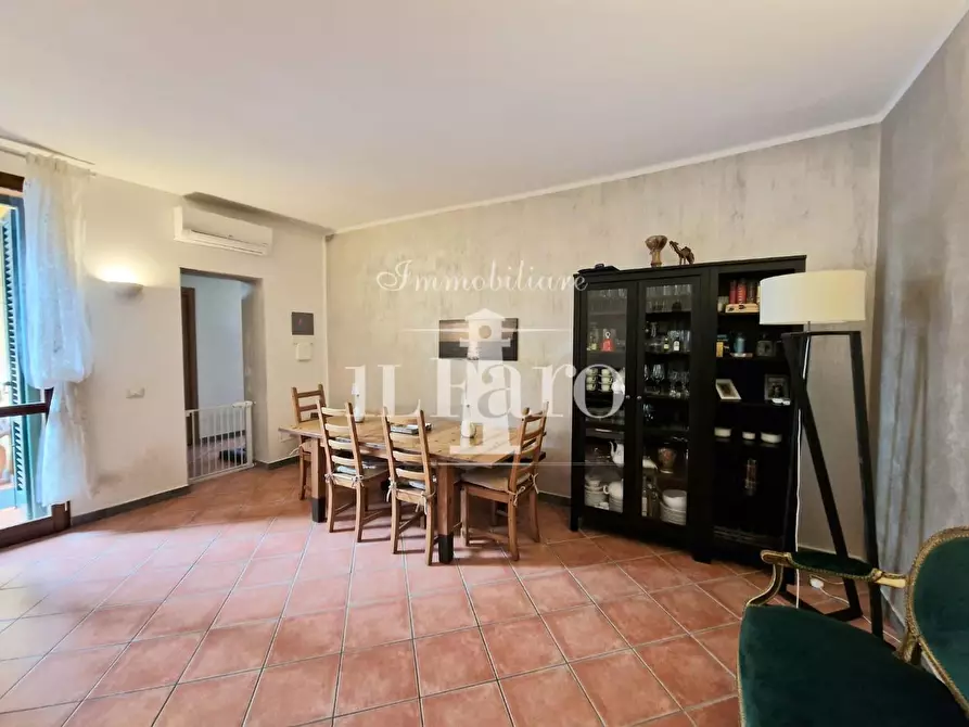 Immagine 11 di Appartamento in vendita  a Campi Bisenzio