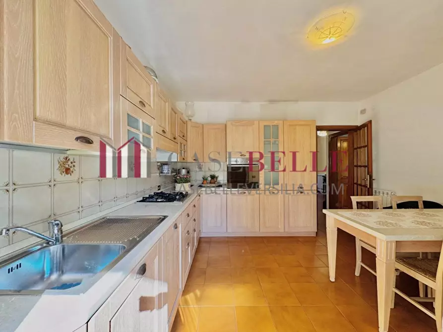 Immagine 2 di Villetta a schiera in vendita  a Pietrasanta