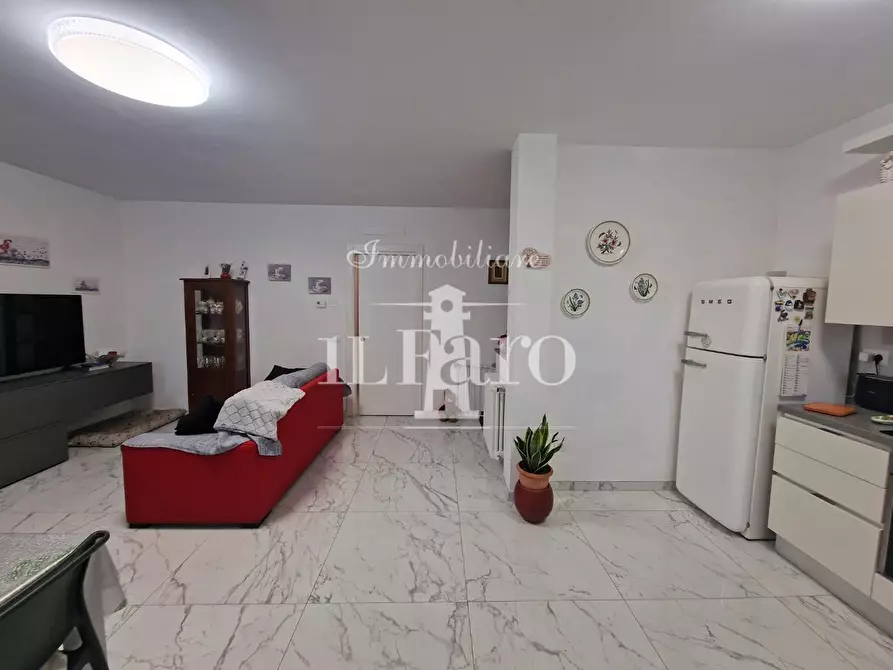 Immagine 12 di Appartamento in vendita  a Campi Bisenzio