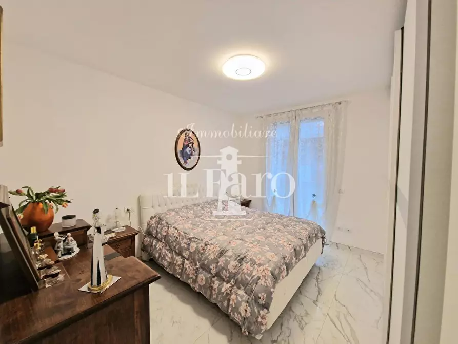 Immagine 17 di Appartamento in vendita  a Campi Bisenzio