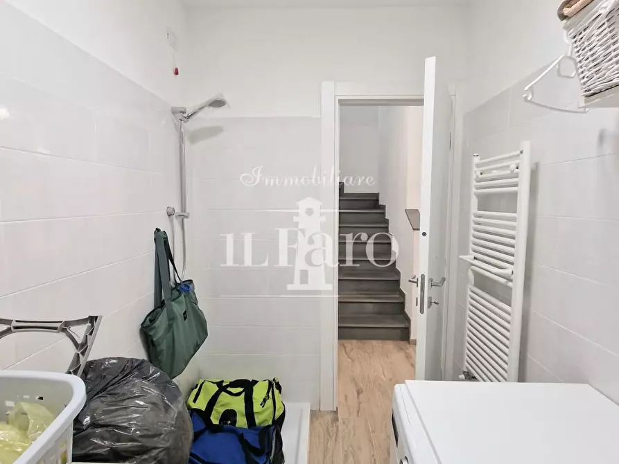 Immagine 37 di Appartamento in vendita  a Campi Bisenzio