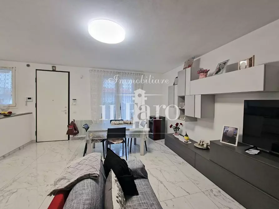 Immagine 8 di Appartamento in vendita  a Campi Bisenzio