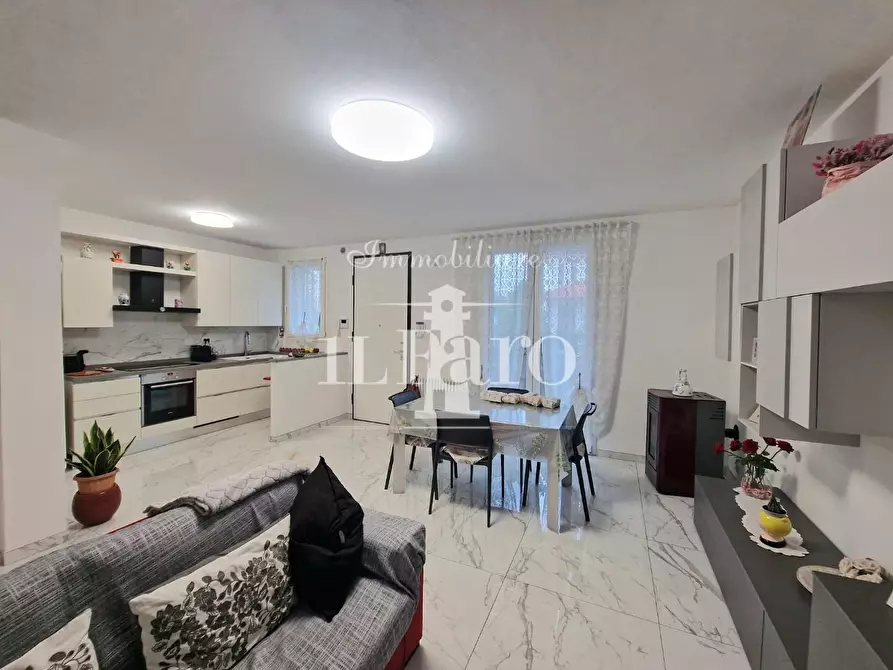 Immagine 2 di Appartamento in vendita  a Campi Bisenzio