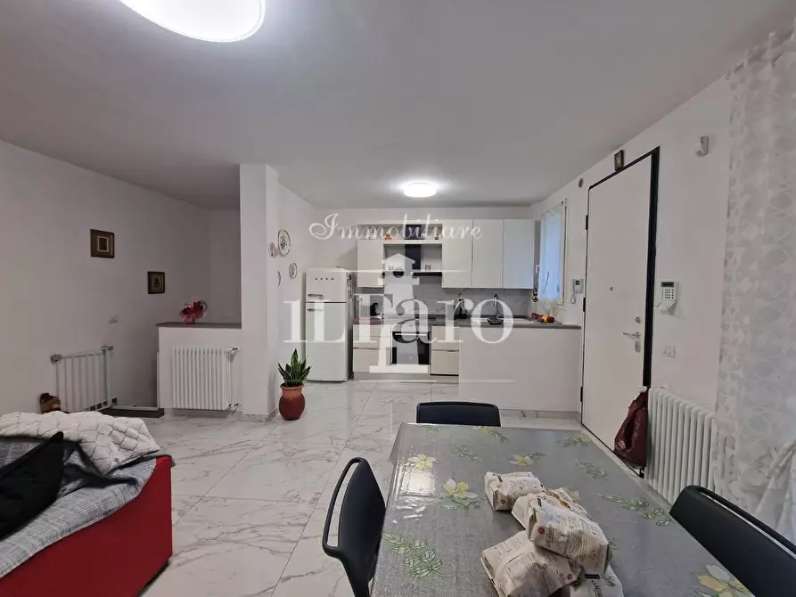 Immagine 1 di Appartamento in vendita  a Campi Bisenzio