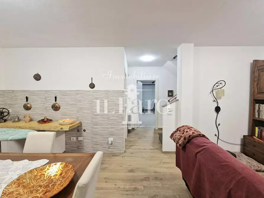 Immagine 34 di Appartamento in vendita  a Campi Bisenzio