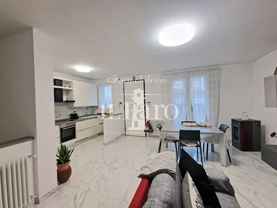 Immagine 9 di Appartamento in vendita  a Campi Bisenzio