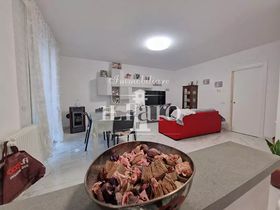 Immagine 10 di Appartamento in vendita  a Campi Bisenzio