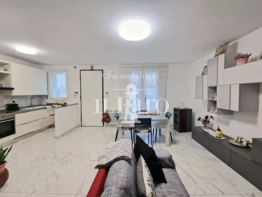 Immagine 7 di Appartamento in vendita  a Campi Bisenzio