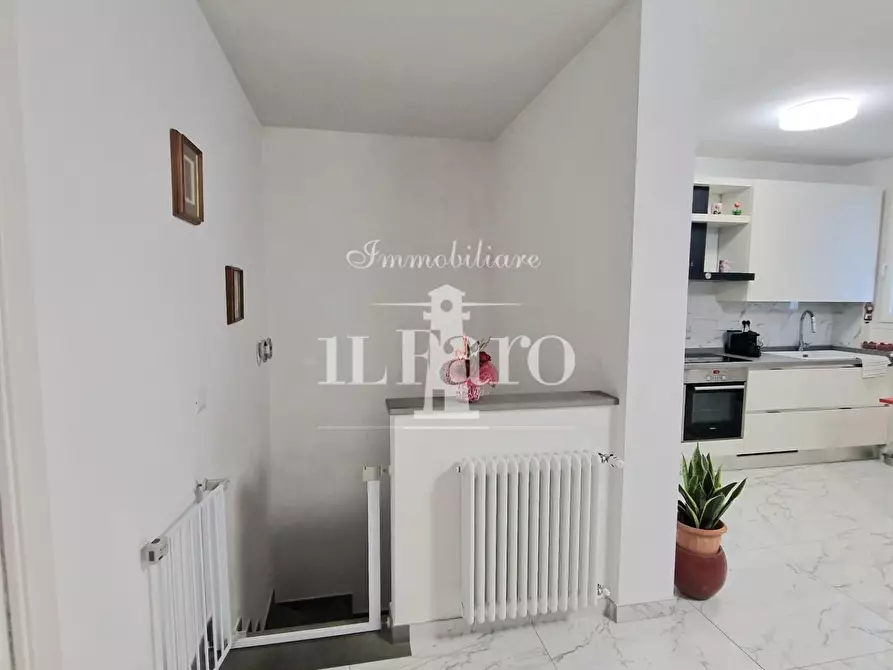 Immagine 13 di Appartamento in vendita  a Campi Bisenzio