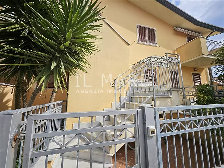 Immagine 25 di Appartamento in vendita  a Massa