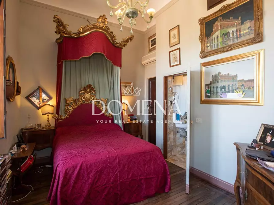 Immagine 20 di Appartamento in vendita  a Siena