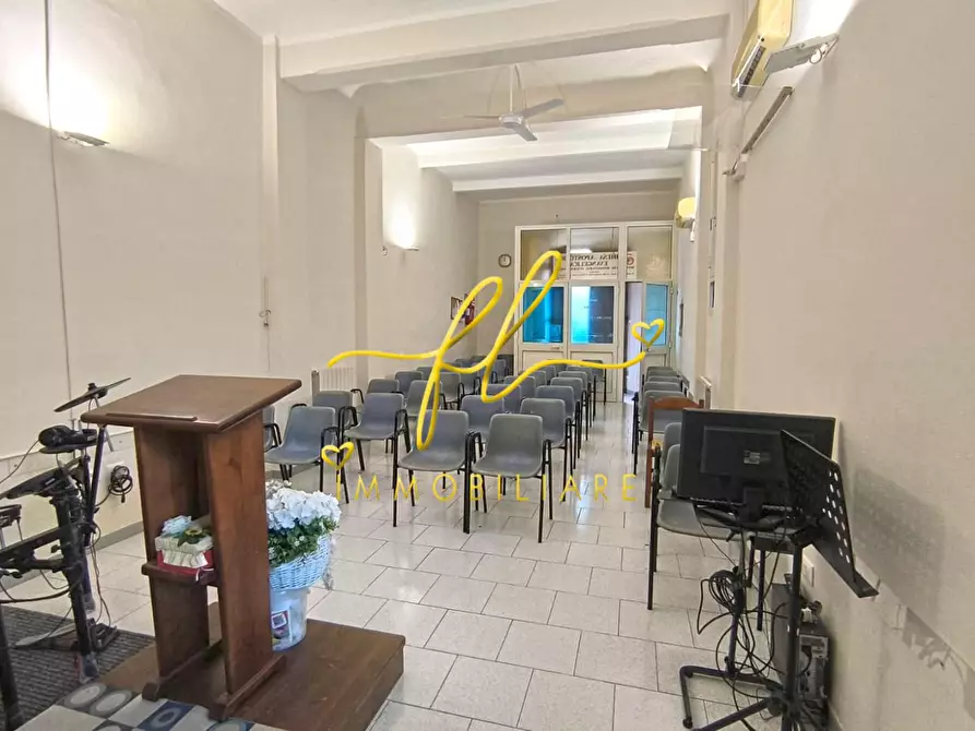 Immagine 5 di Magazzino in vendita  a Cecina