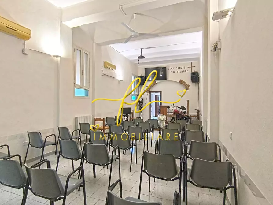 Immagine 2 di Magazzino in vendita  a Cecina