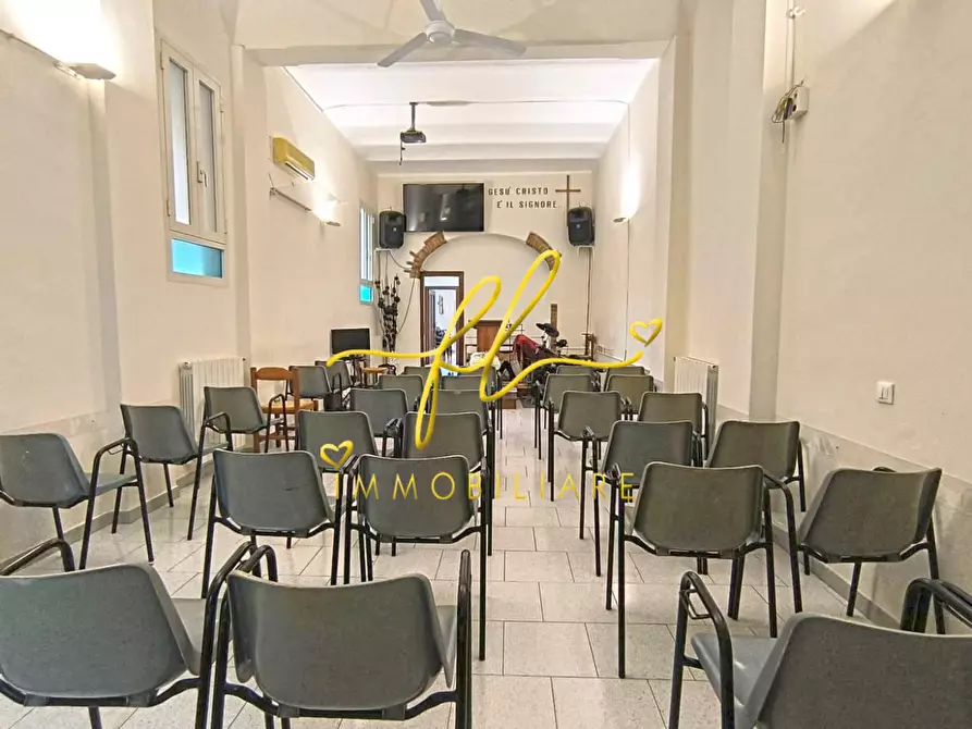 Immagine 3 di Magazzino in vendita  a Cecina