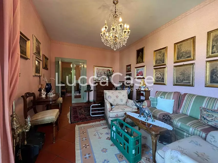 Immagine 23 di Appartamento in vendita  a Lucca