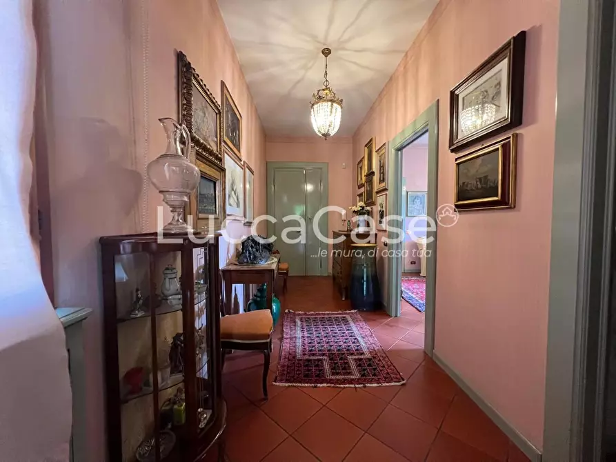 Immagine 4 di Appartamento in vendita  a Lucca