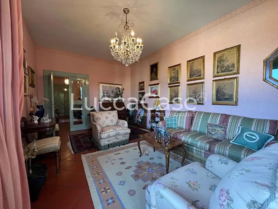 Immagine 25 di Appartamento in vendita  a Lucca