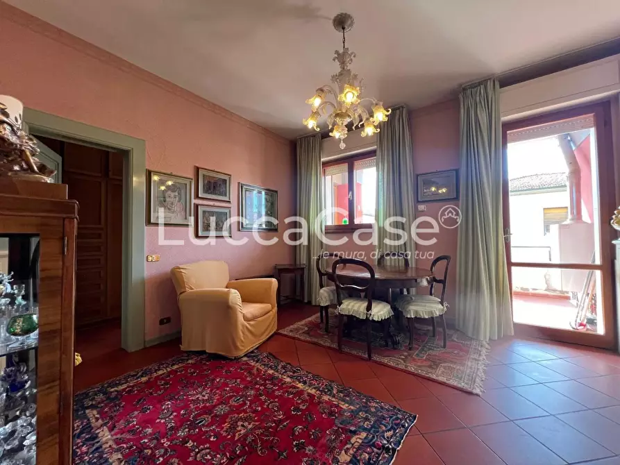 Immagine 14 di Appartamento in vendita  a Lucca