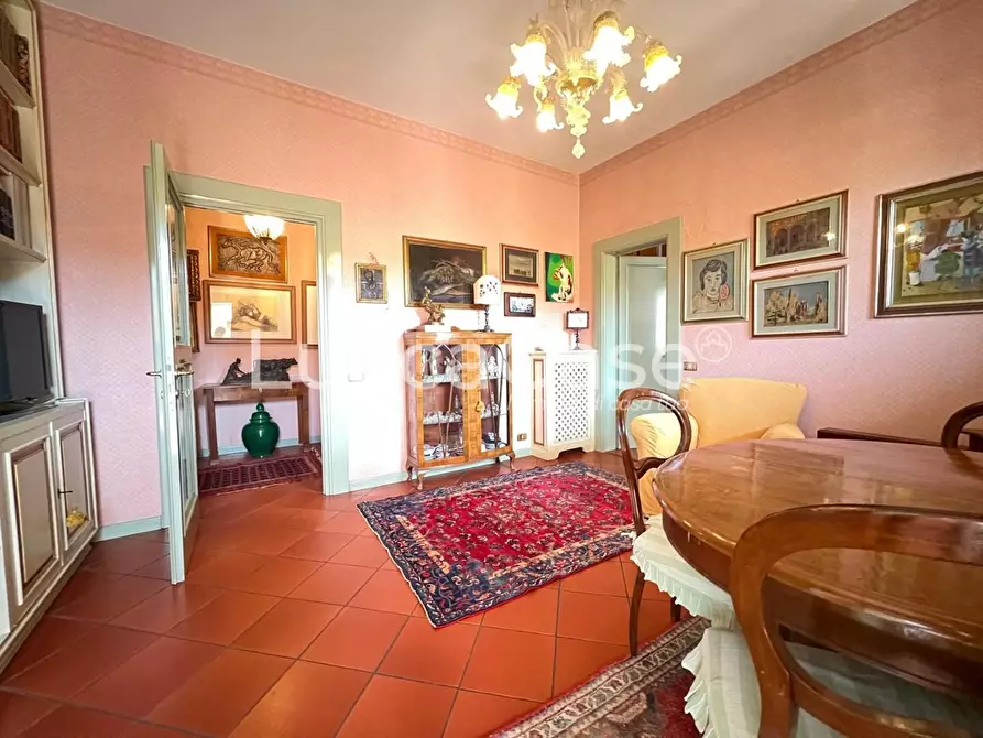 Immagine 5 di Appartamento in vendita  a Lucca