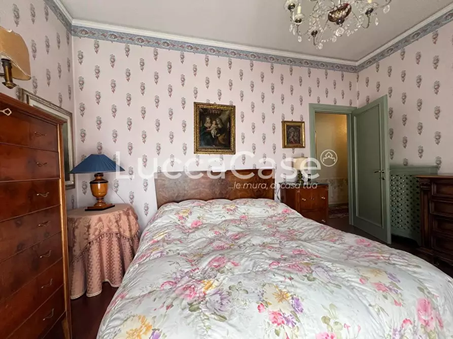 Immagine 41 di Appartamento in vendita  a Lucca