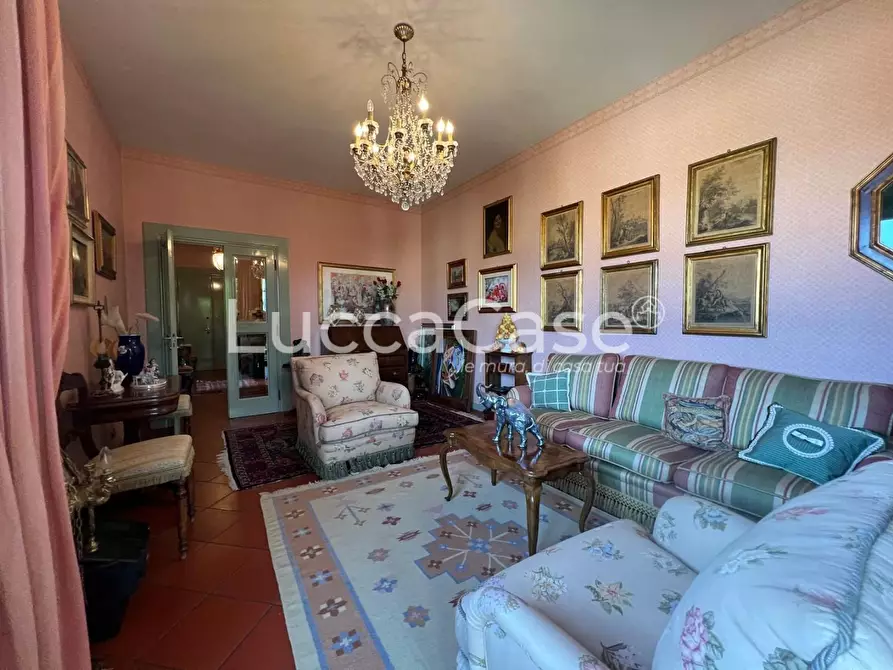 Immagine 24 di Appartamento in vendita  a Lucca