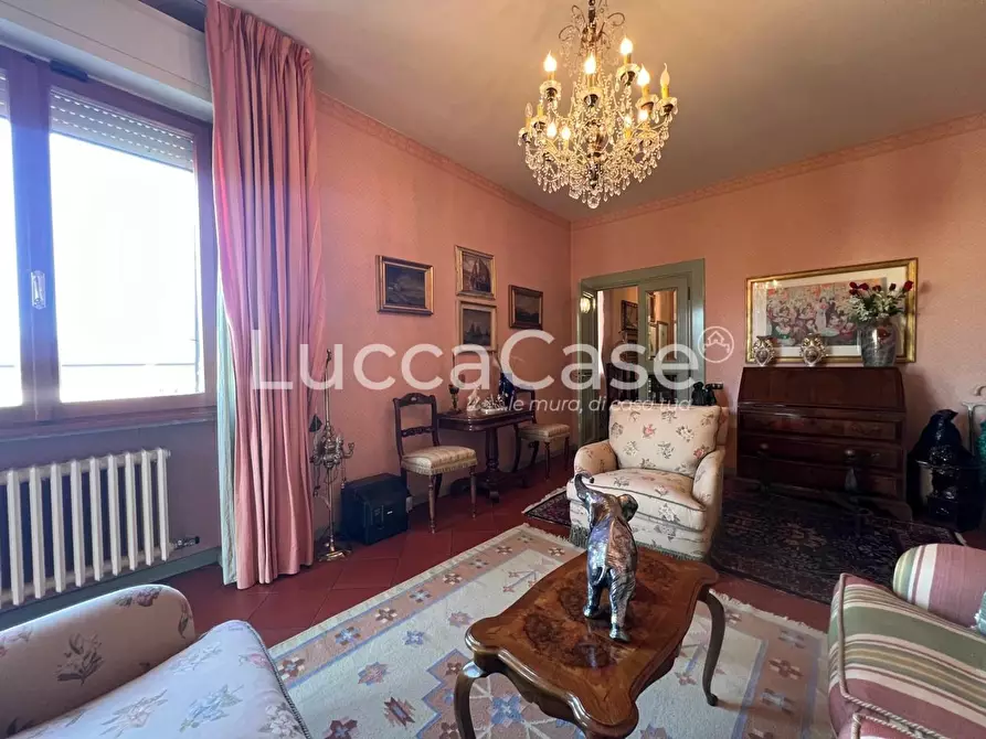 Immagine 28 di Appartamento in vendita  a Lucca