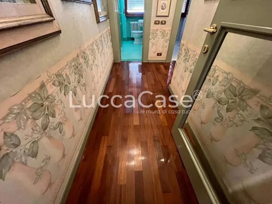 Immagine 38 di Appartamento in vendita  a Lucca