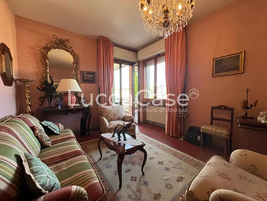 Immagine 22 di Appartamento in vendita  a Lucca