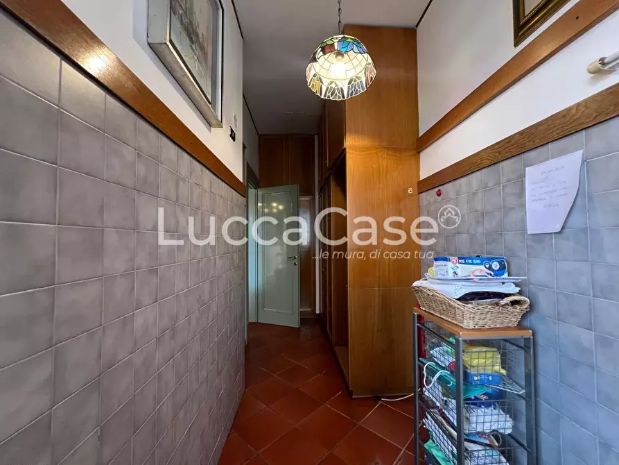 Immagine 18 di Appartamento in vendita  a Lucca