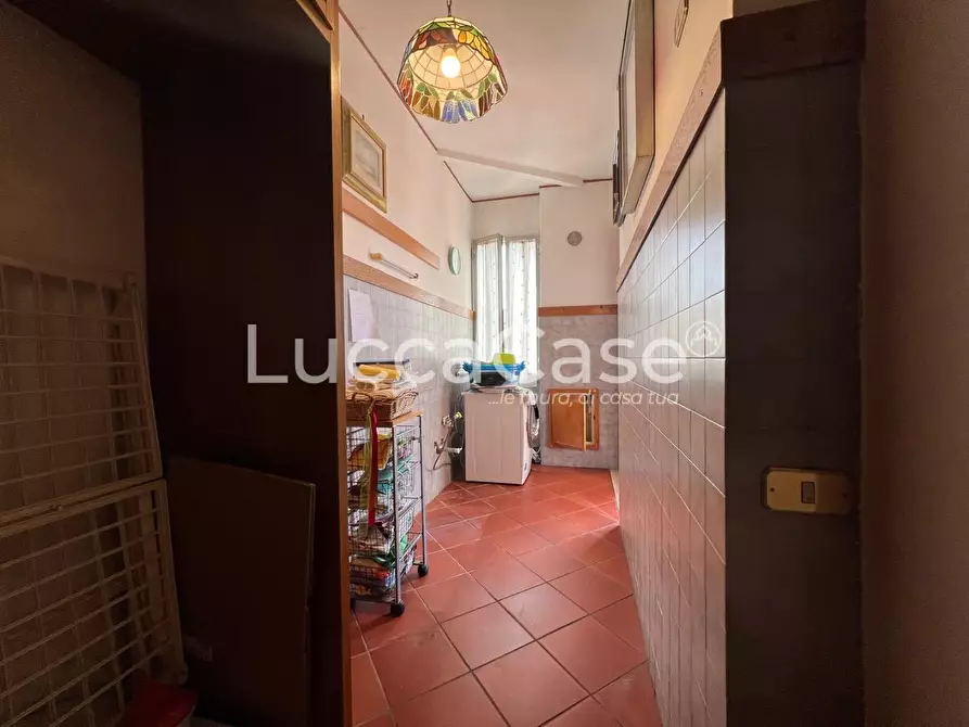 Immagine 16 di Appartamento in vendita  a Lucca